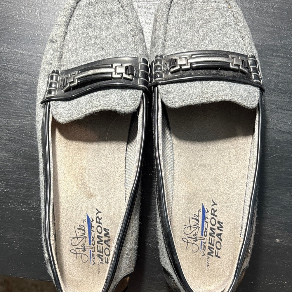 Life Stride Women's Black and Gray Loafers